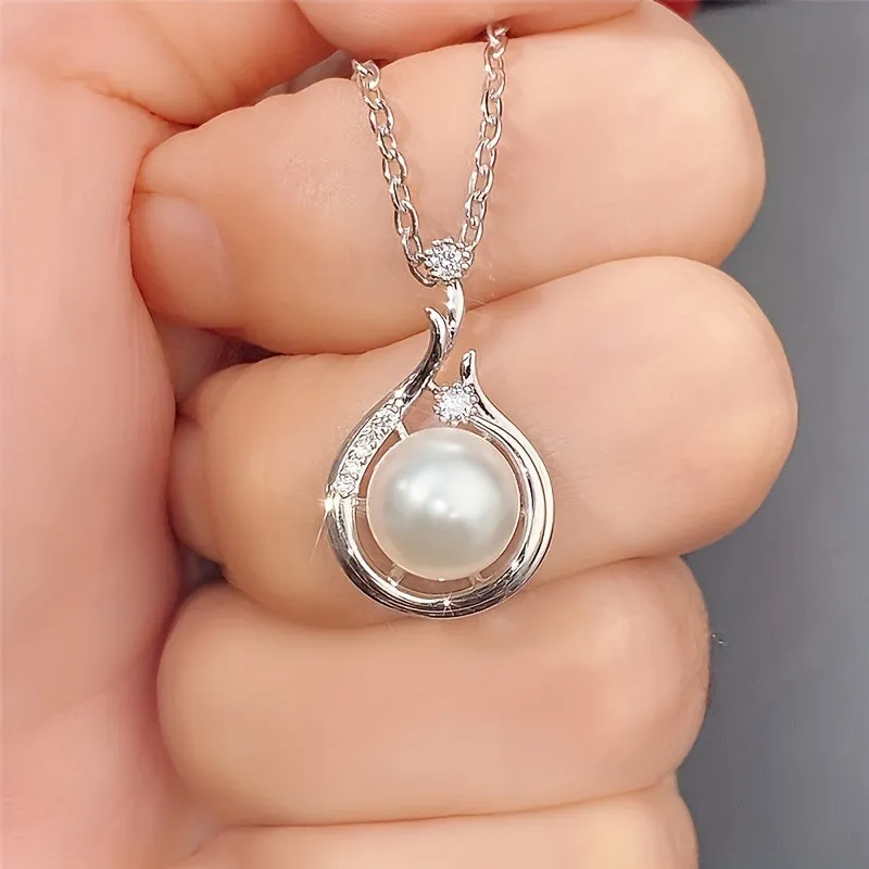 Chic Pearl Pendant Necklace  Perfect Valentines Day Gift
