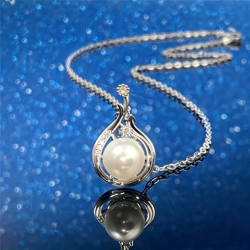 Chic Pearl Pendant Necklace  Perfect Valentines Day Gift