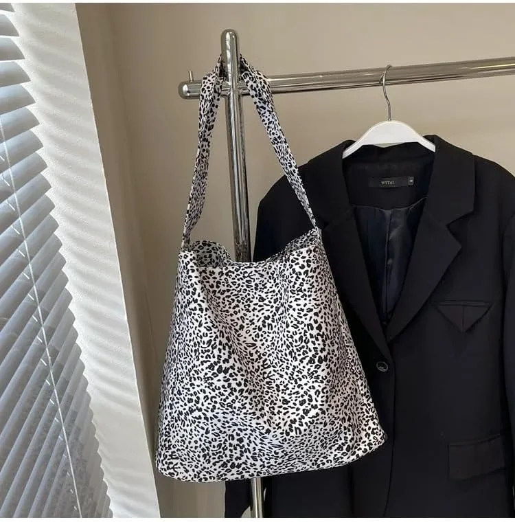 Cute Cheetah Print Tote Bag for Women, Aesthetic Shoulder Bag Leopard Print Canvas Top Handle Fashion 2024 Crossbody (white)