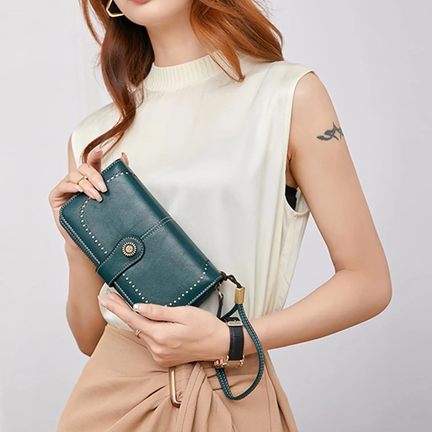 Earnda Wallet for Women RFID Credit Card Holder Leather Large Capacity Wristlet Wallets Brown