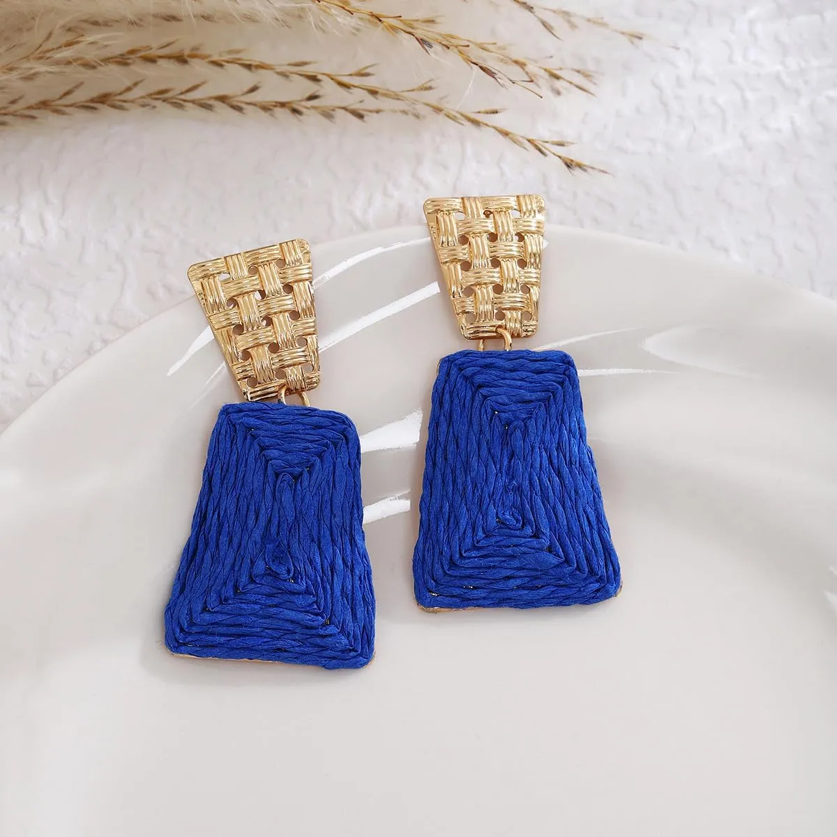 Raffia Earrings for Women Bohemian Style Geometric Square Drop Dangle Earrings Vintage Handmade Braided Lafite Grass Earrings Personalized Statement Earrings Boho Hawaiian Beach Charm Jewelry for Women