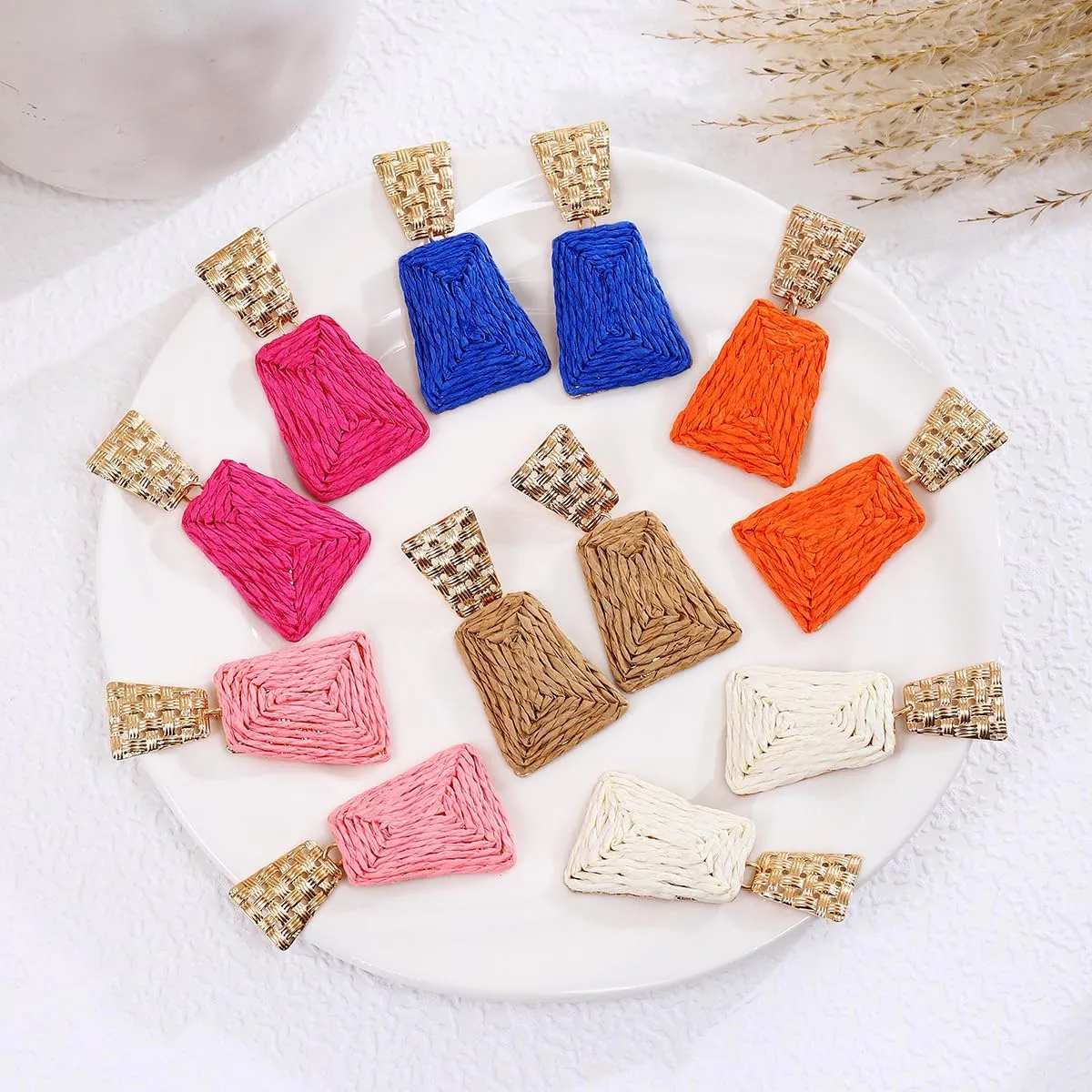 Raffia Earrings for Women Bohemian Style Geometric Square Drop Dangle Earrings Vintage Handmade Braided Lafite Grass Earrings Personalized Statement Earrings Boho Hawaiian Beach Charm Jewelry for Women