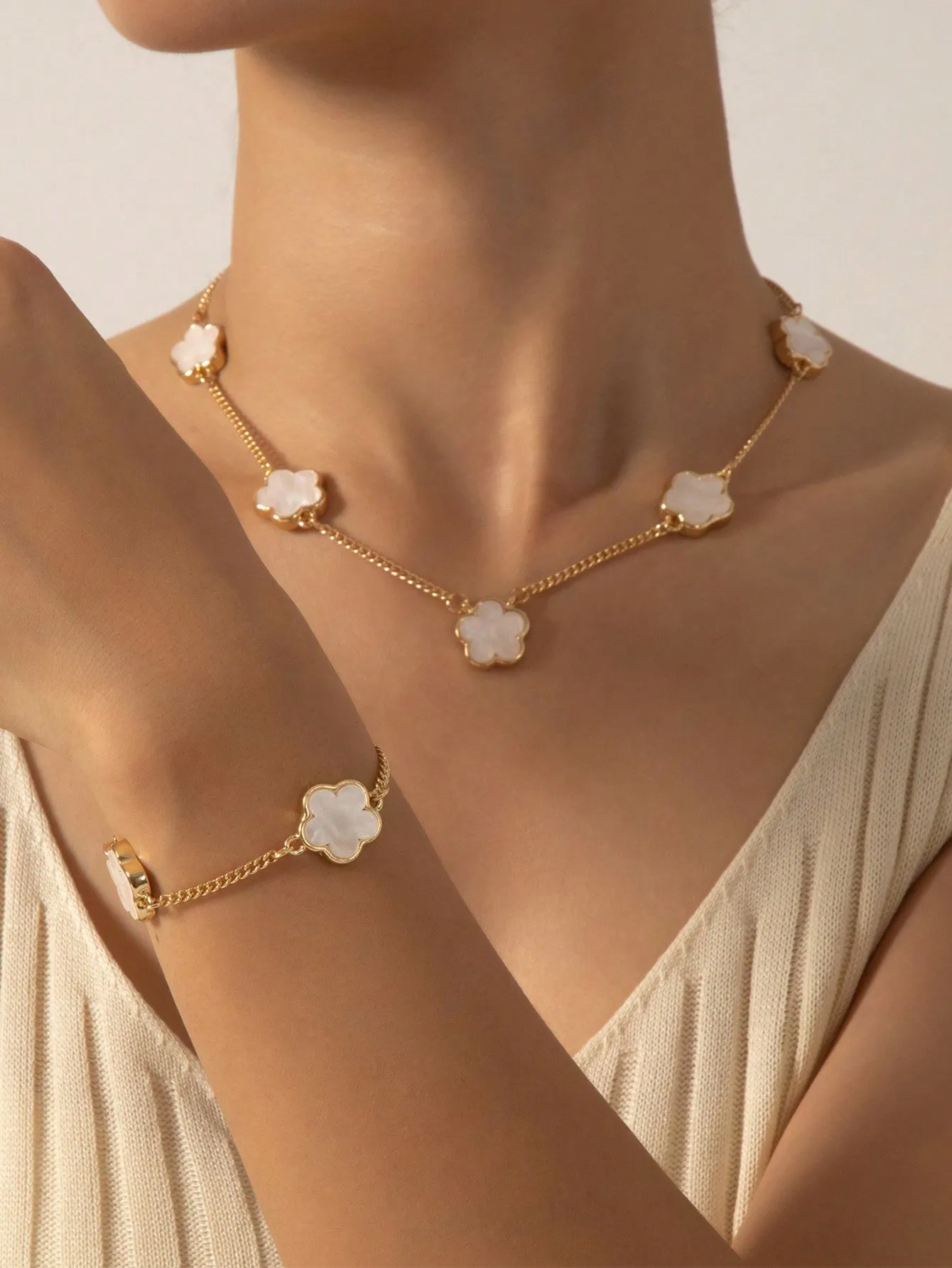 Sweet Metal Flower Bracelet And 1pc Necklace Set